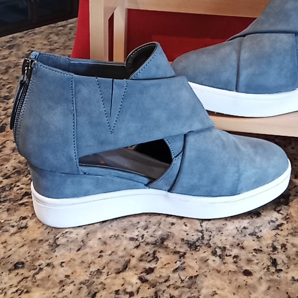 SEENA JC Journee Collection. No Lace Sneaker With Side Cutouts And Wedge Heel. - Picture 3 of 16